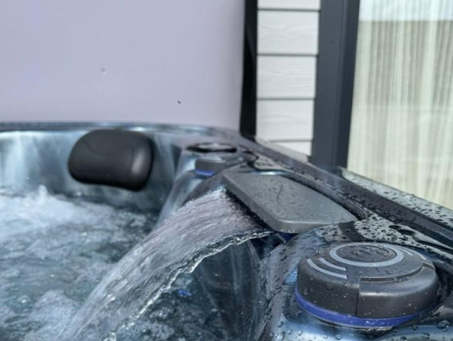 SPA бассейн Superior Spas Premium Tokyo (Midnight Opal) (Англия), 223&times;223&times;94 см 66546 фото