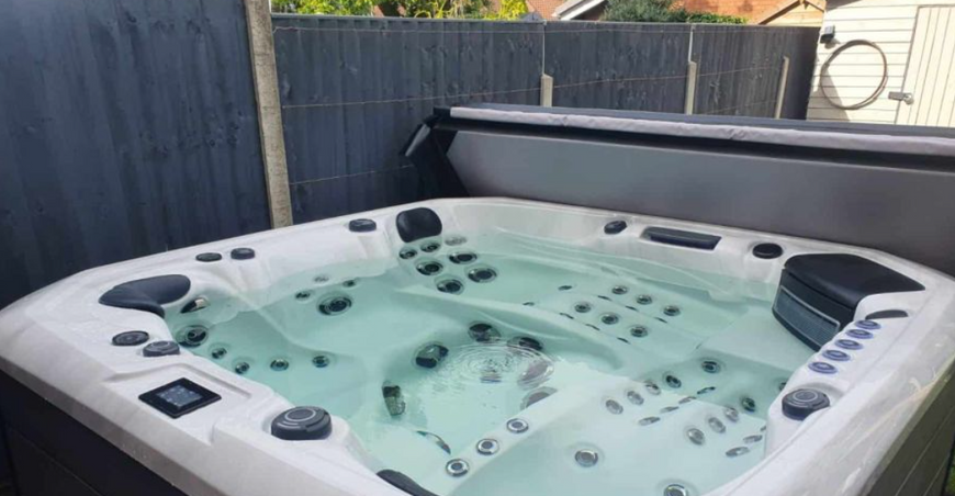 SPA бассейн Superior Spas Premium Tokyo (Midnight Opal) (Англия), 223&times;223&times;94 см 66546 фото