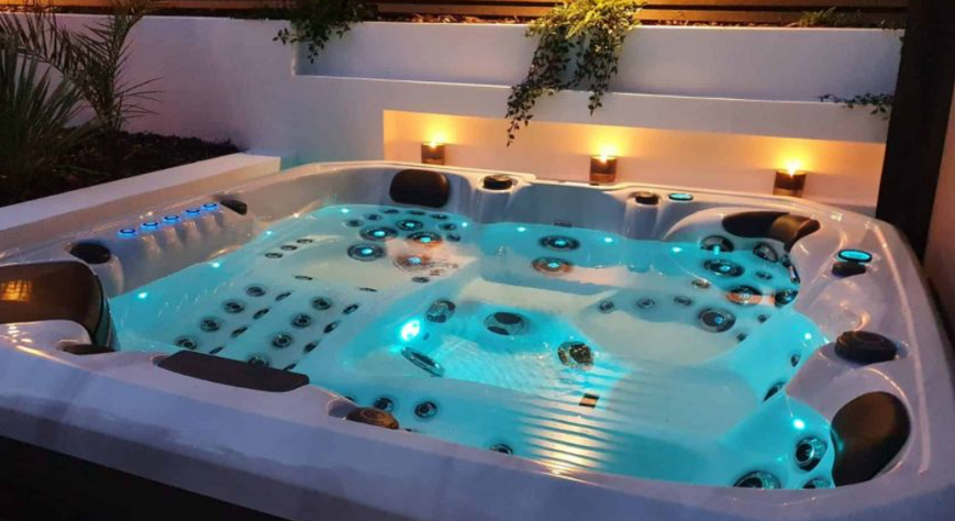SPA бассейн Superior Spas Premium Tokyo (Midnight Opal) (Англия), 223&times;223&times;94 см 66546 фото