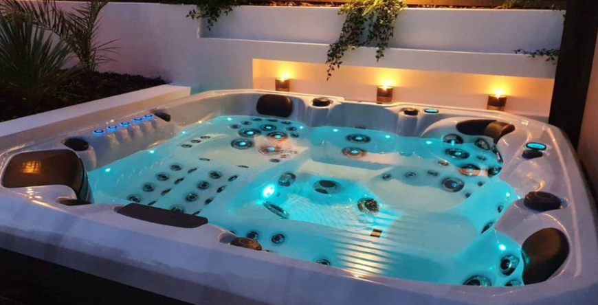 SPA бассейн Superior Spas Premium Barcelona (Sterling Silver) (Англия), 223&times;223&times;94 см 23225 фото