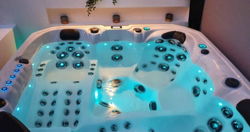 SPA бассейн Superior Spas Premium Barcelona (Sterling Silver) (Англия), 223&times;223&times;94 см 23225 фото